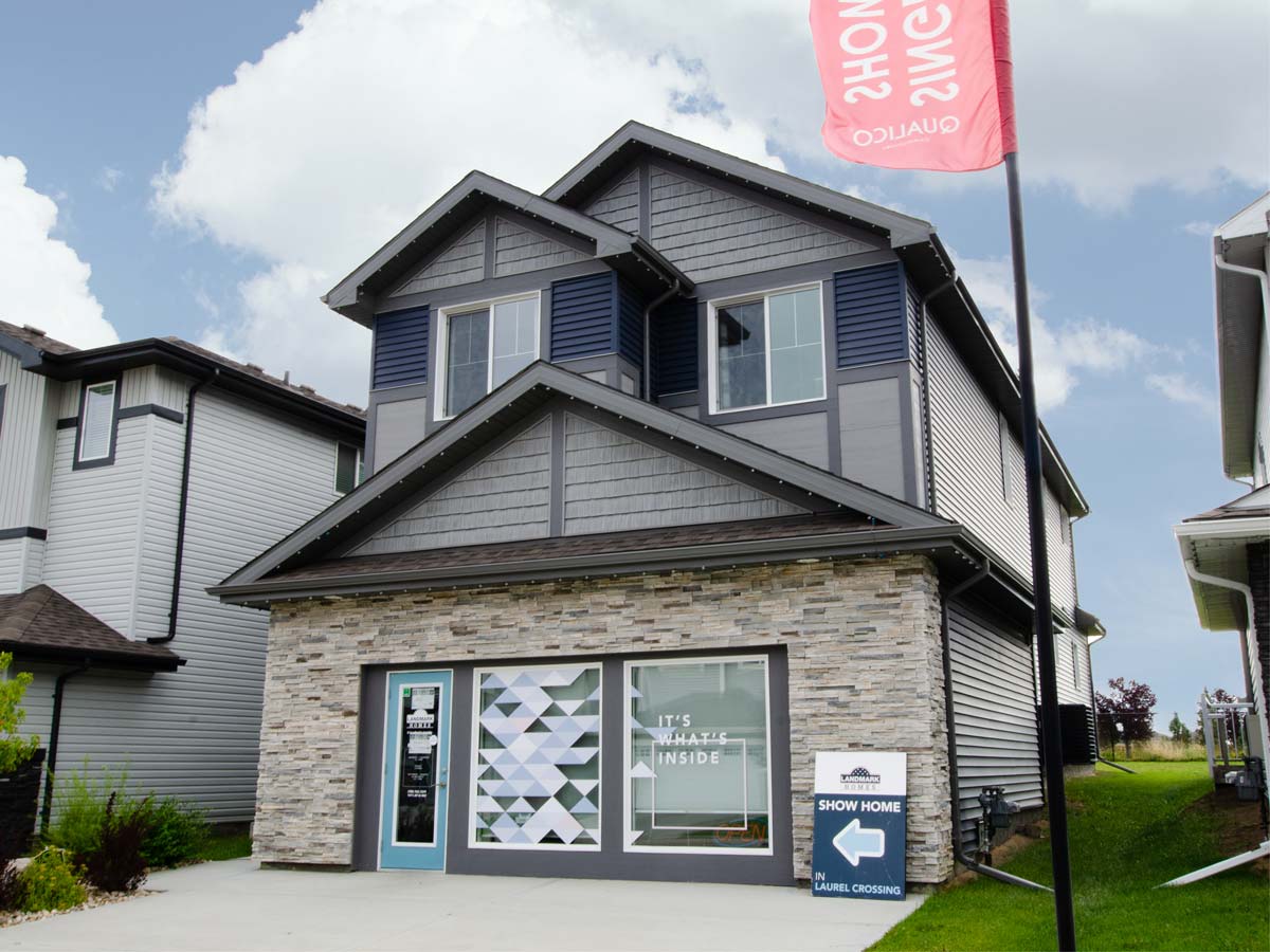 Melbourne New Attached Garage Home in Edmonton